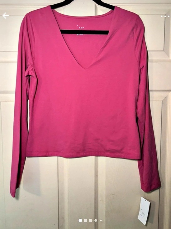 a new day Tops - NWT-New Day Long Sleeve V-Neck Top in Pink/Fuchsia